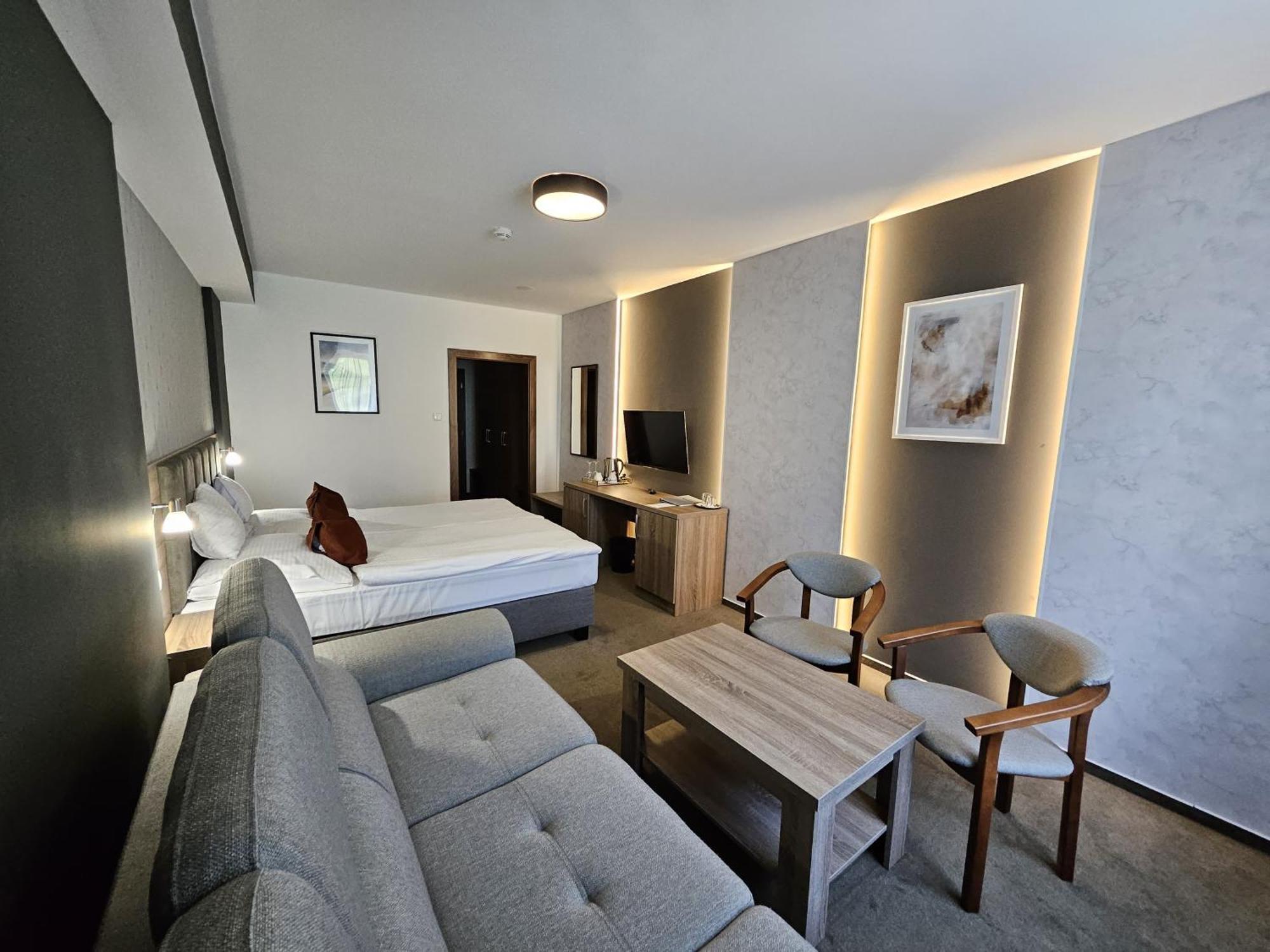 Hotel Slavia Svidnik Spa & Restaurant Exterior photo